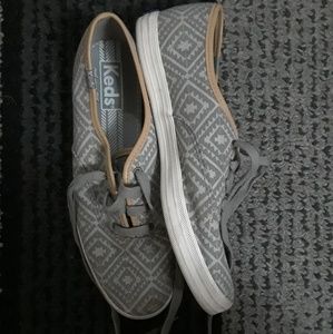 Tribal print Gray Keds